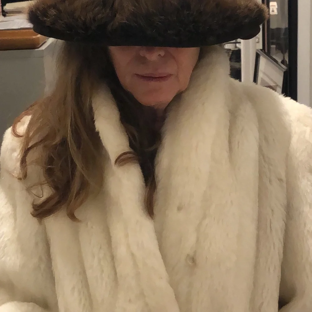 Vintage faux fur ribbed jacket. So glam on!! No rips in the lining - Picture 1 of 8